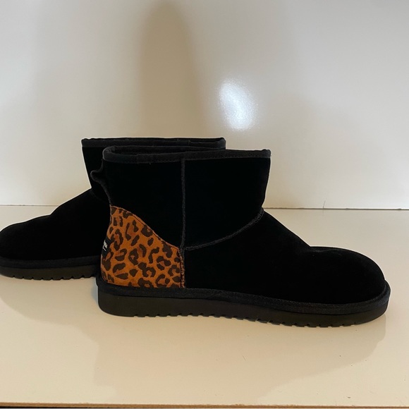 NWOT Koolaburra UGG Mini II Leopard print black suede fur ankle booties 10 - Picture 9 of 15